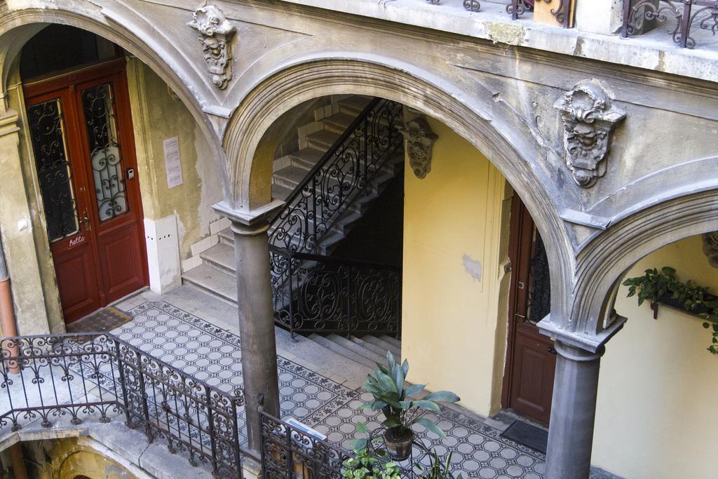 Real Apartments Klauzál Budapeste Exterior foto